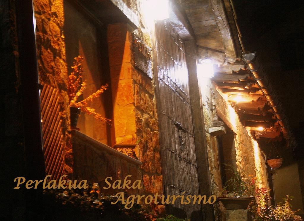 Perlakua Saka Villa Деба Екстериор снимка